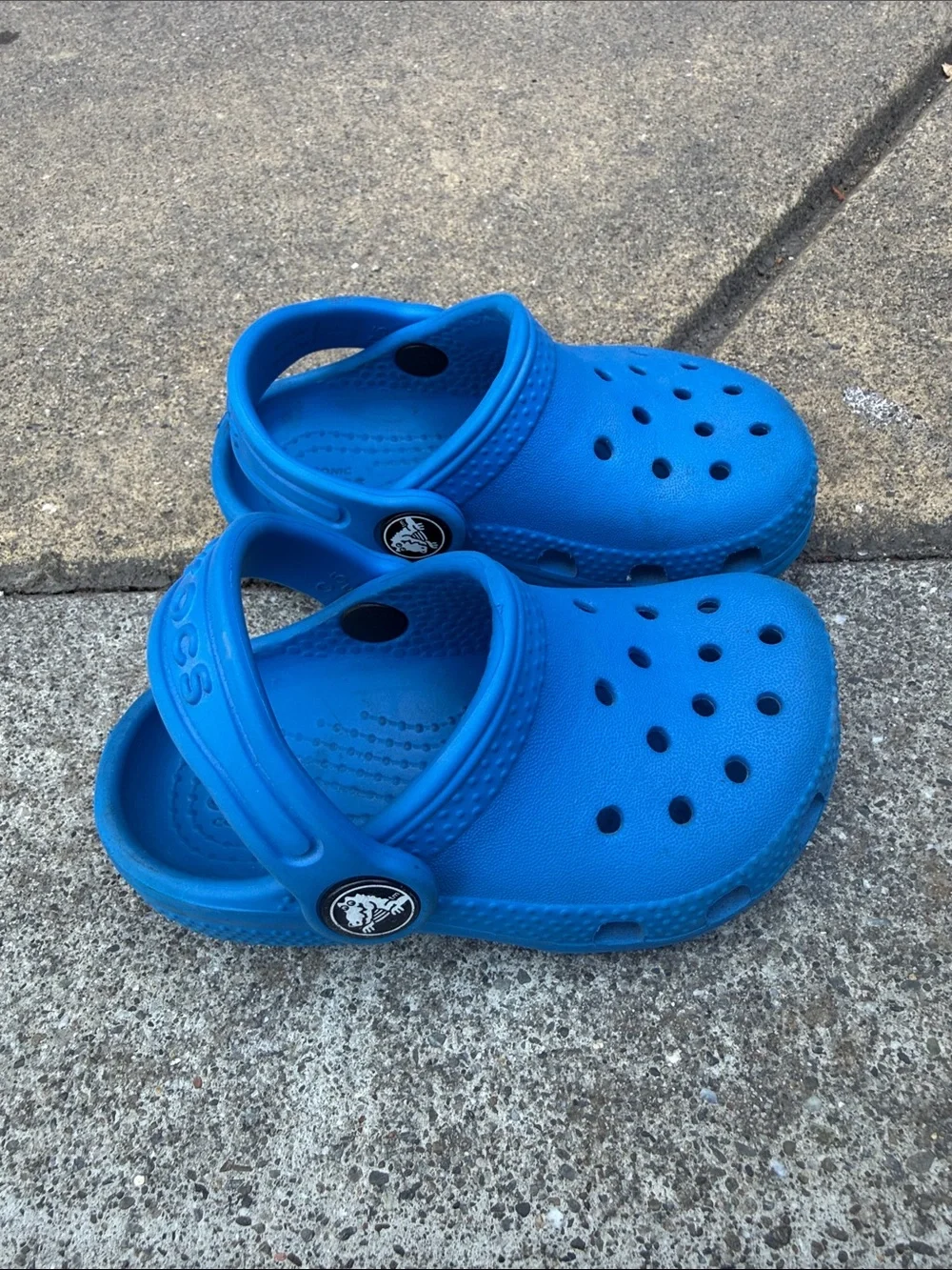 CROCS Kids Classic Clogs in Bright Blue
